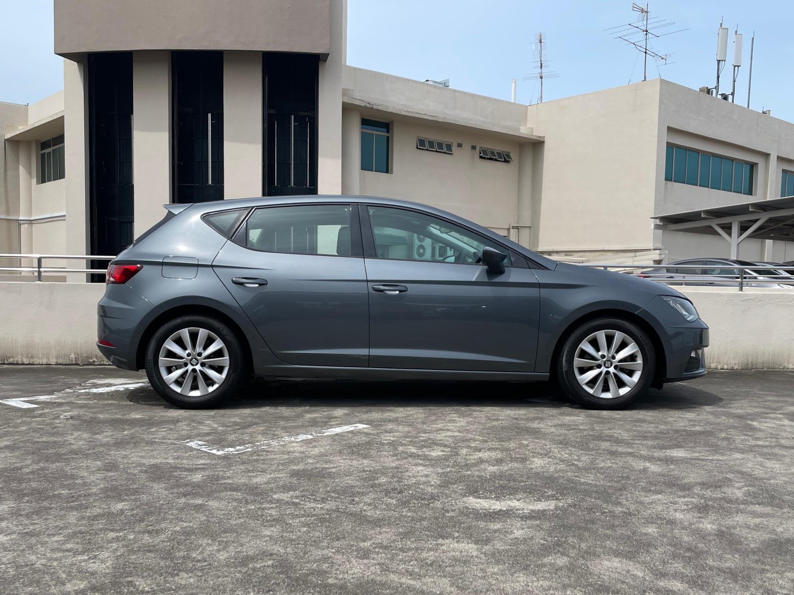 SEAT Leon 1.0 TSI Style Plus photo 4